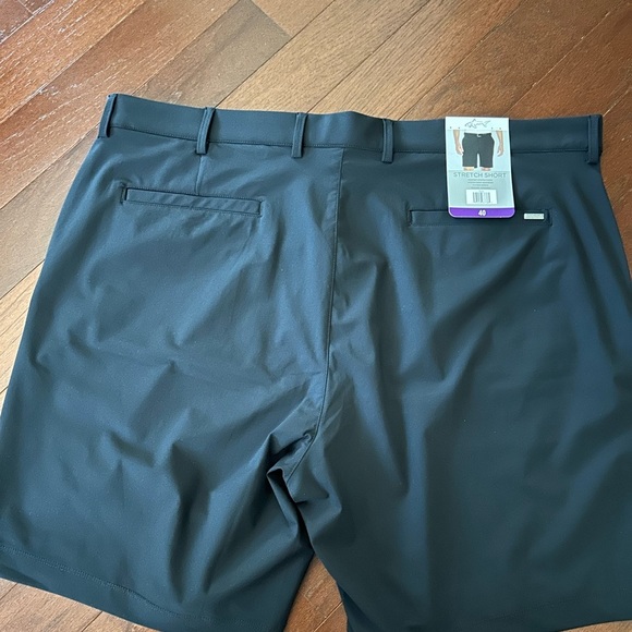NWT Greg Norman Stretch Golf Shorts
40 Black Lightweight Easy Care 8.5"
Inseam - Picture 7 of 8
